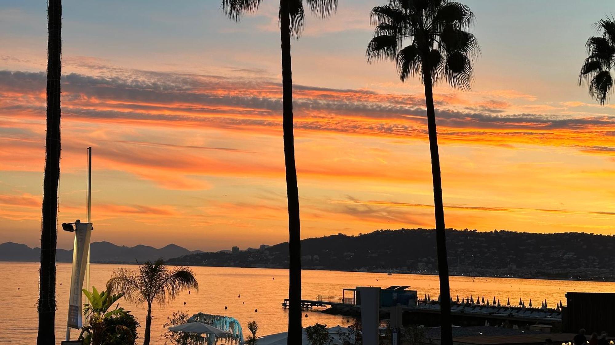 Paradou On The Beach, Amazing View, 3 Beds Appartement Antibes